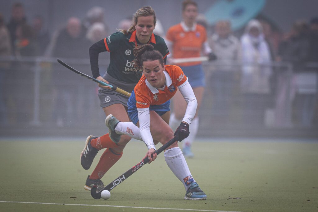 Spelers van de promotieklasse vrouwen tijdens een wedstrijd